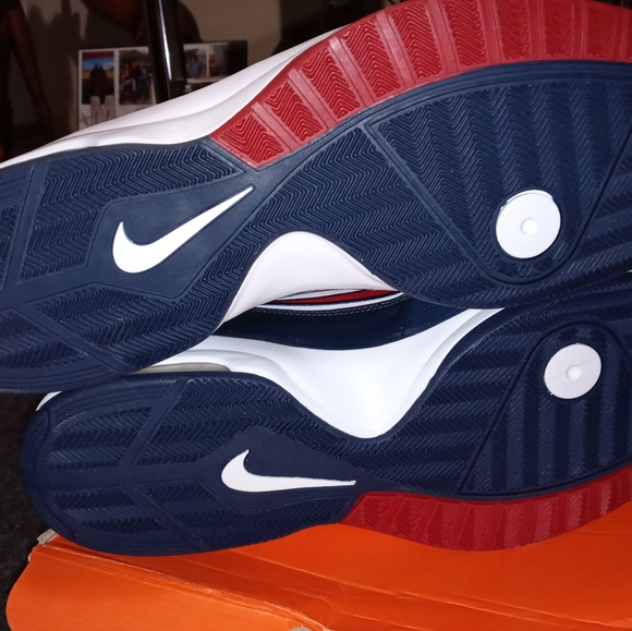 Nike Basketball Shoes - Picture 5 of 6